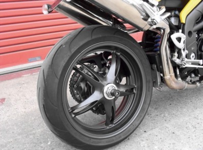 Chrániče osy zadního kola, Triumph Daytona/TT600, Speed Four, černé